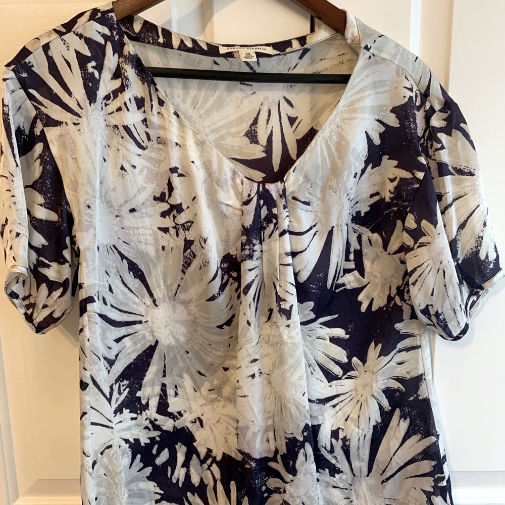 Banana Republic Purple Floral top XS